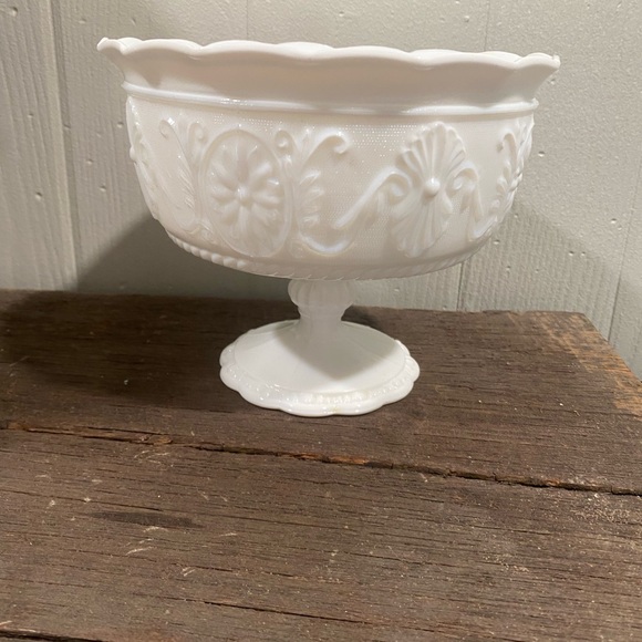 Other - Elegant White Pedestal Bowl
